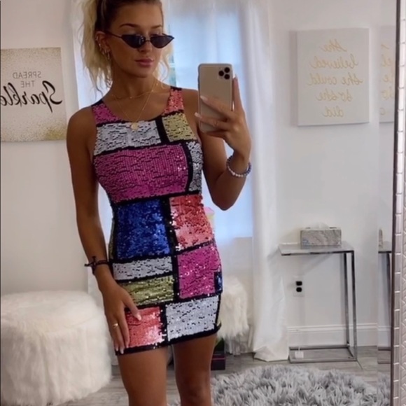 Dress - Picture 1 of 4